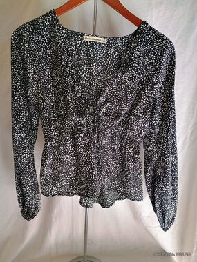 Abercrombie & Fitch Black and White V-Neck Printed Blouse